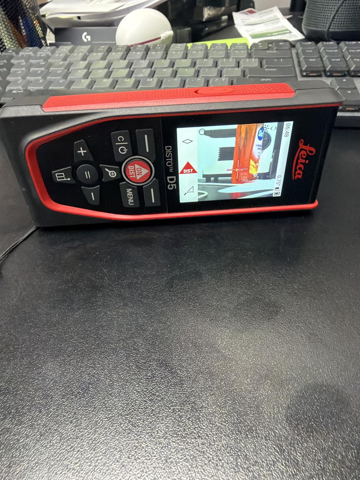 Leica Disto D5 - Range 650ft, Bluetooth, Smart Horizontal, Add/Subtract, Volume, Outdoor Camera viewfinder with 4X Zoom, Intelligent end-piece customer photo 2