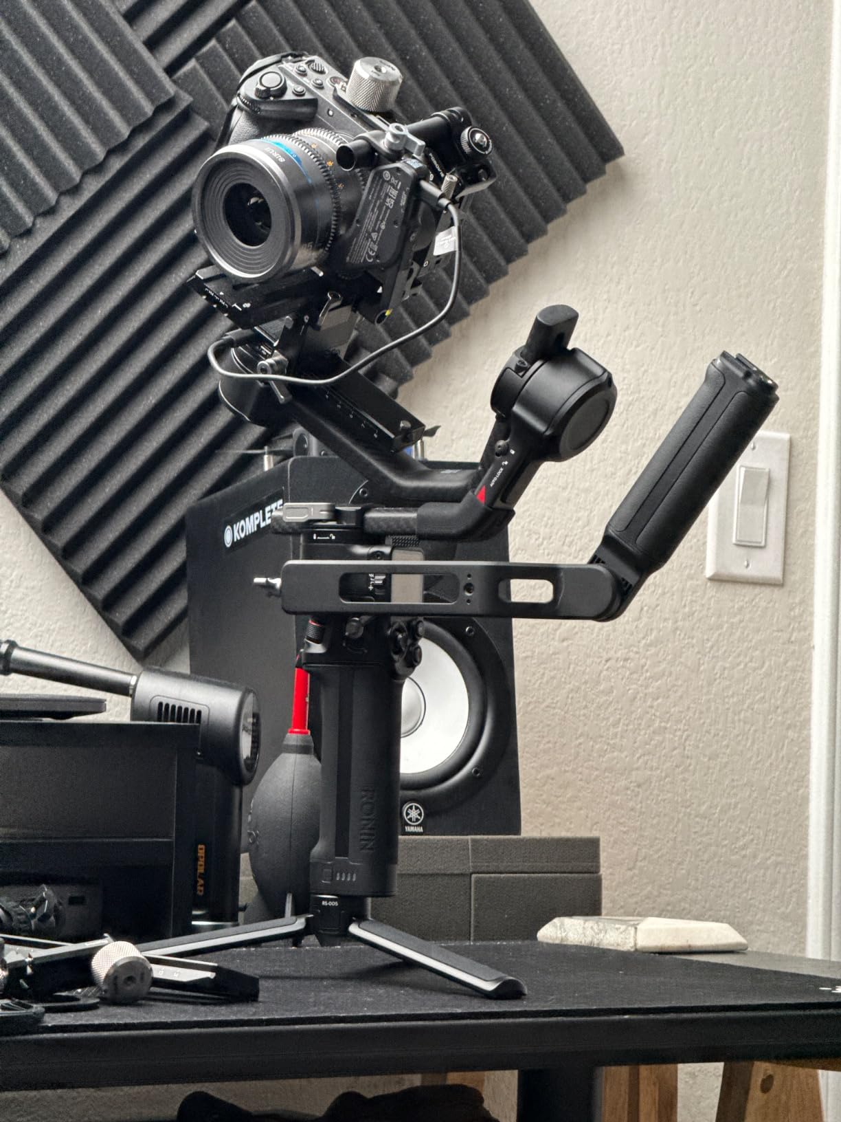 DJI RS 4 Pro Combo, Gimbal Stabilizer for DSLR & Cinema Cameras | With Ronin Image Transmitter & Focus Pro Motor, 4.5kg Payload, 2nd-Gen Native Vertical Shooting, Dual Focus & Zoom Motors customer photo 1