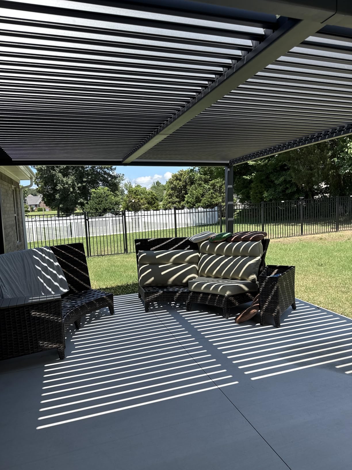 PURPLE LEAF Louvered Pergola 10' x 14' Aluminum Outdoor Pergola with Adjustable Louvers Roof and Integrated Drainage System 70 Mph High Wind Resistant Small Pergolas for Patio Deck Porch Yard customer photo 1