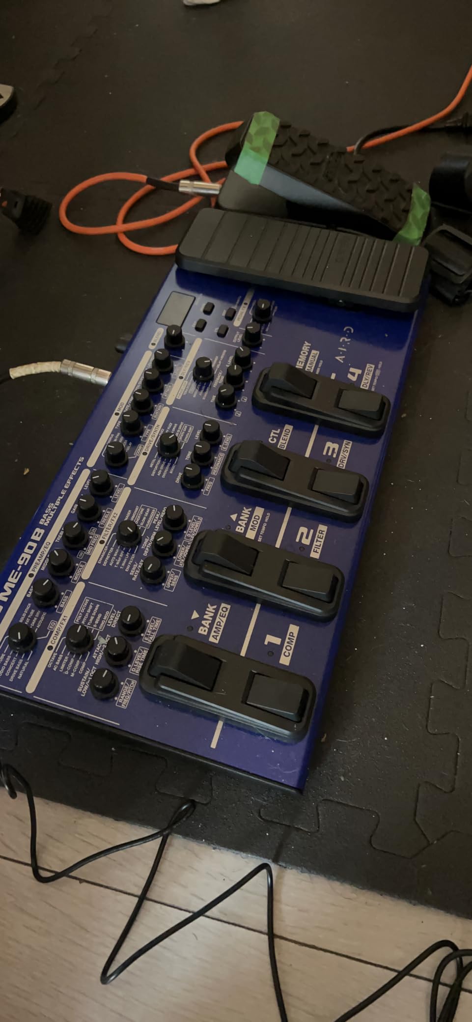 BOSS ME-90B Bass Multi-Effects All-In-One Bass Processor with 10 Onboard AIRD Amp Models, 61 Effects, 8 Multi-Function Footswitches & Expression Pedal customer photo 1