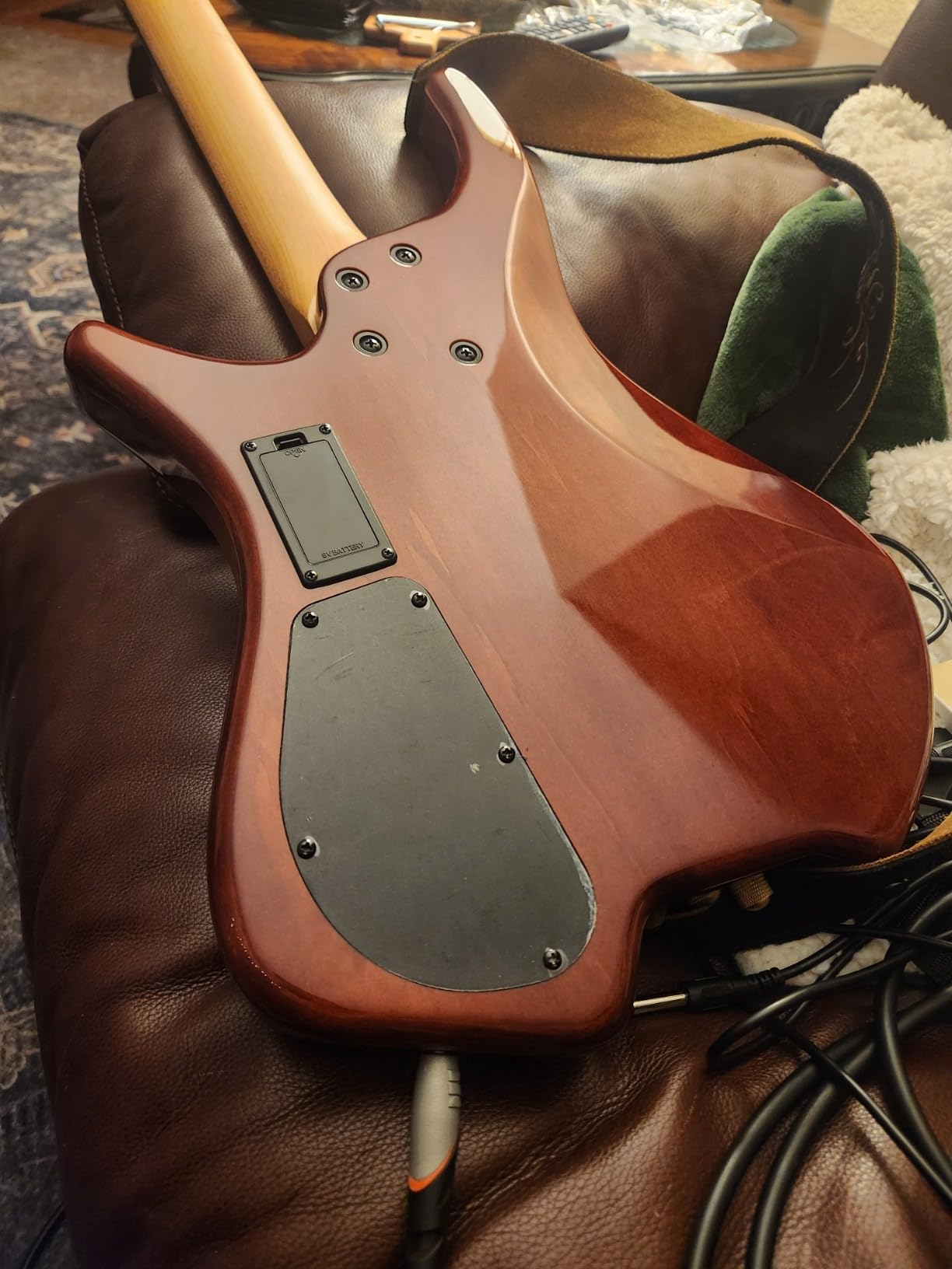 5 String Headless Electric Bass Guitar - Poplar Body, Carbon Fibre Maple Neck, Fanned Fret customer photo 1