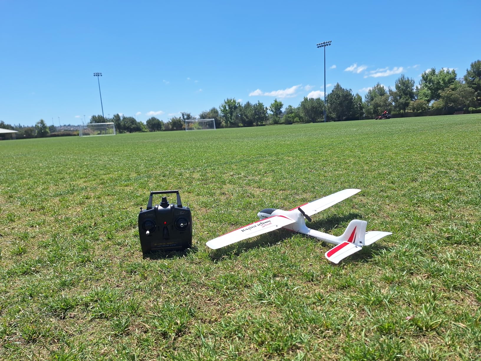 volantexrc RC Plane, 4CH Remote Control Glider Airplane RTF with 6-Axis Gyro, 3 Modes & Aerobatics Easy to Fly, 2.4GHz Radio Controlled Aircraft for Beginners& Adults, Ranger600 Stunt, Black customer photo 2