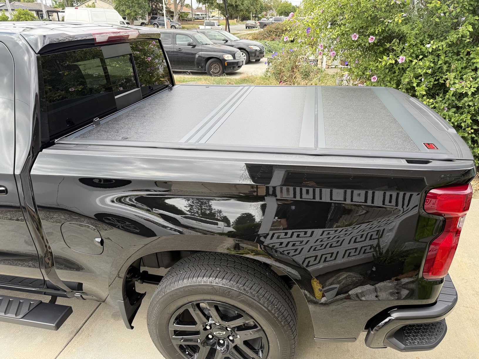 Rough Country Hard Low Profile Tri-Fold Tonneau Cover for Chevy Silverado & GMC Sierra 1500 (2019-2026) - Flush Mount Aluminum Bed Cover, Fits 5'10 Short Bed customer photo 1