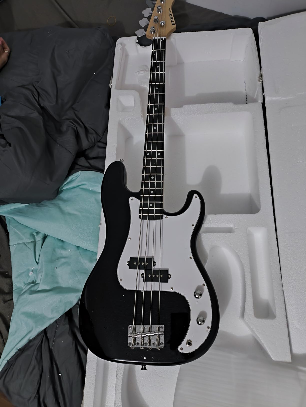 STRICH Electric Bass Guitar 4 Strings Full-Size Beginner Kit, Standard Bass for Starter with 2 x 5w Amp, Bag, Tuner, Strap, Cable, SPB-S10 Black customer photo 1