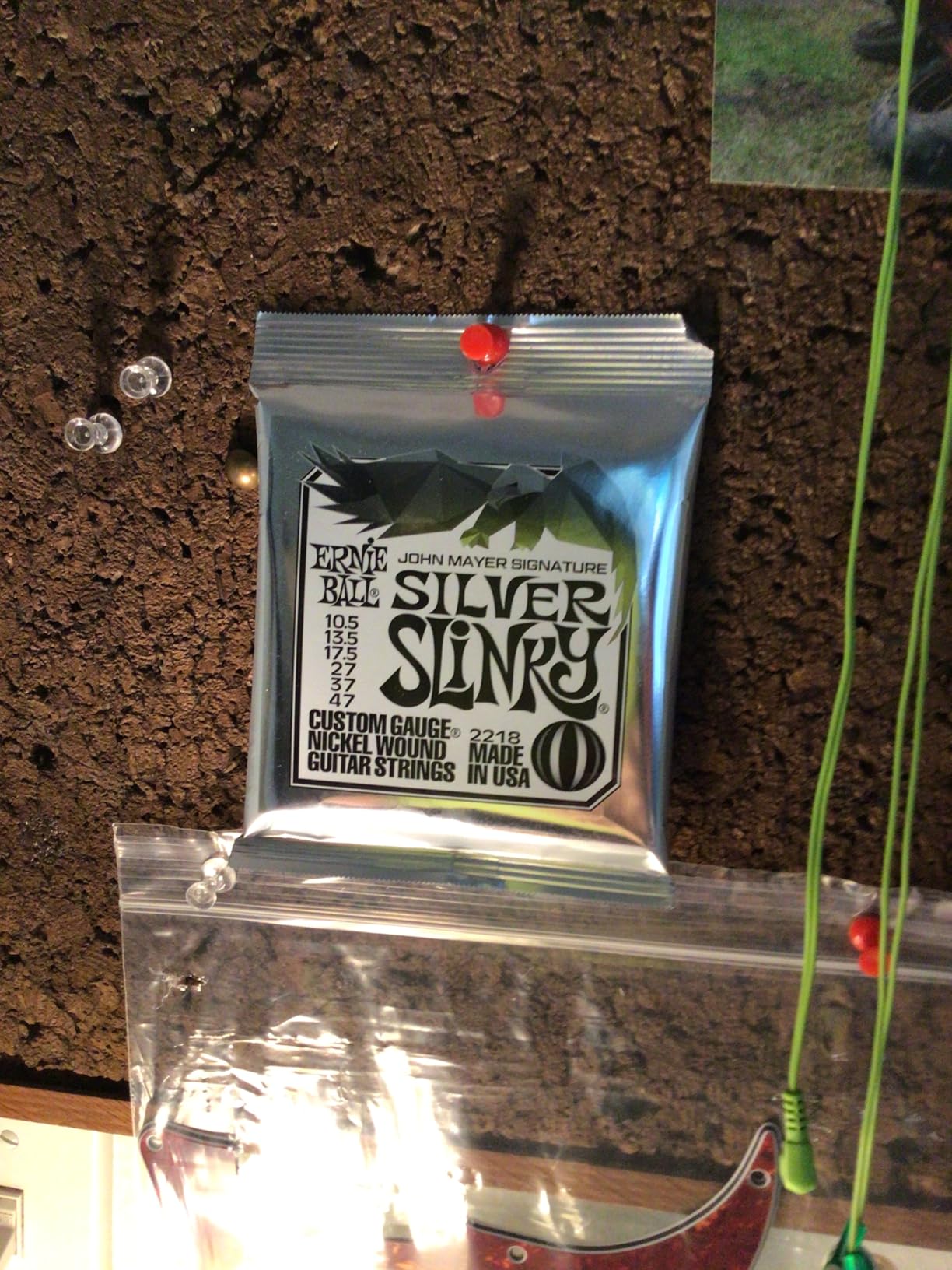 Ernie Ball John Mayer Silver Slinky Nickel Wound Electric Guitar Strings, 10.5-47 Gauge customer photo 2