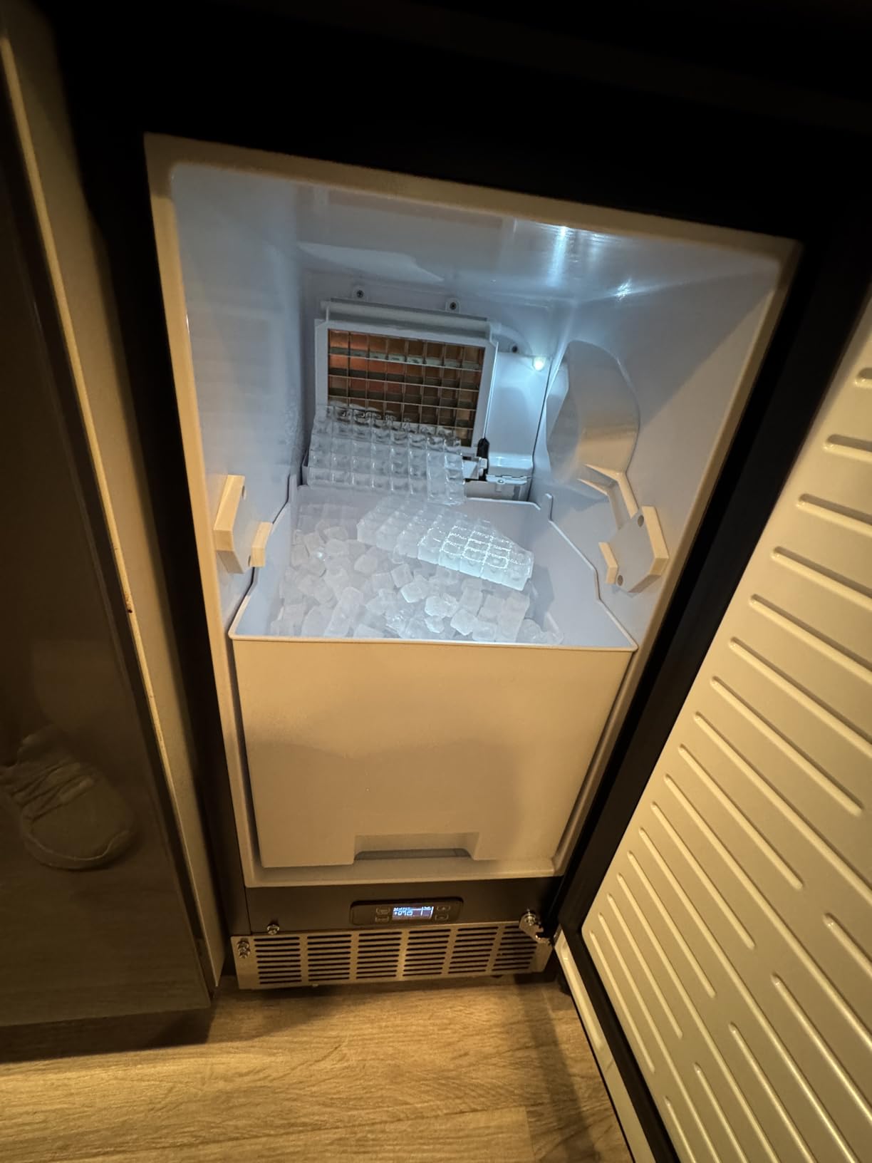 Under Counter Ice Maker, 95Lbs/Day with 35lbs Storage Bin, 40Pcs Cubes in 10Mins, Reversible Door, Built in Ice Machine for Home Office Commercial customer photo 1