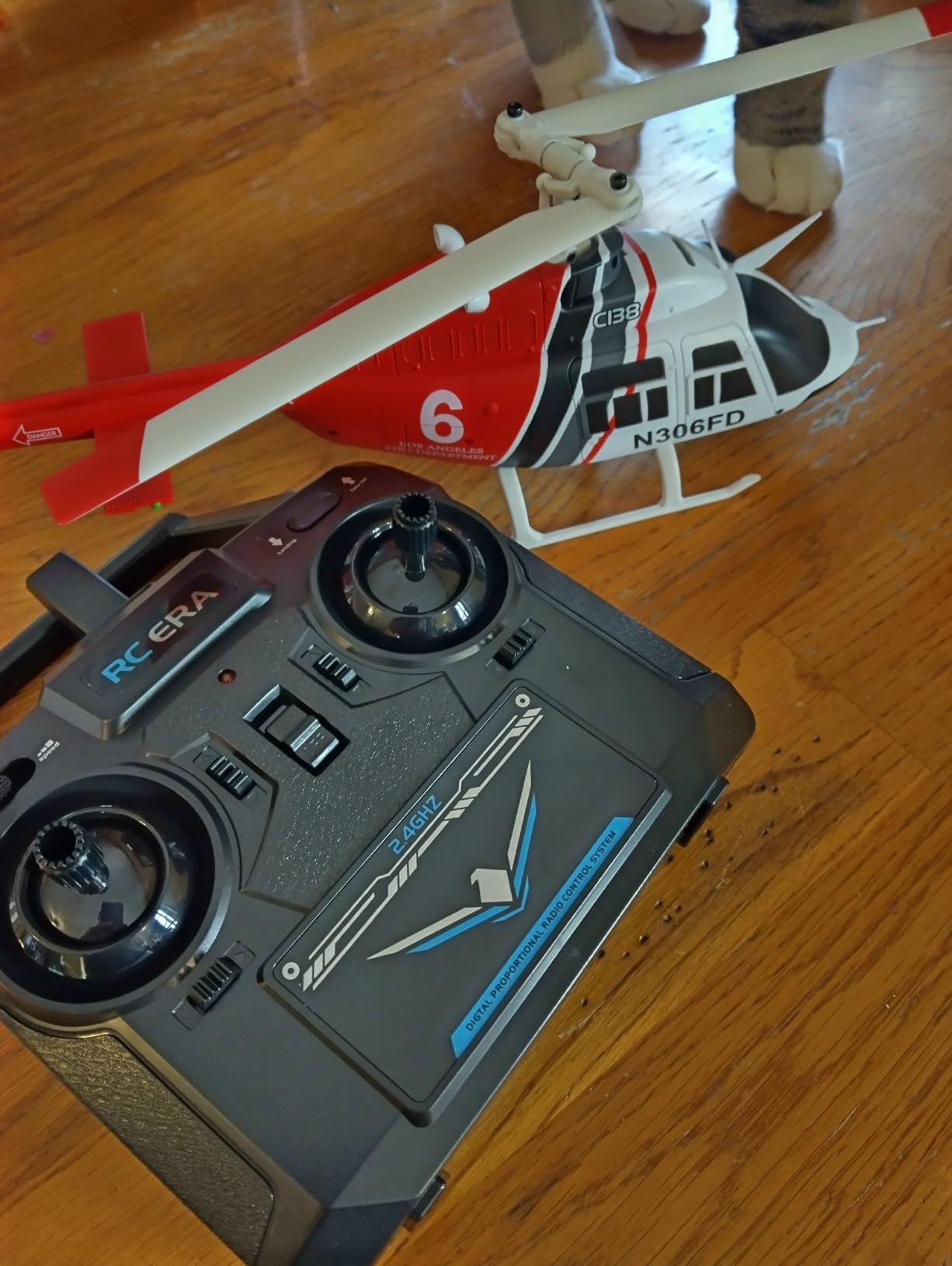C138 RC Helicopter, Bell206 RC Helicopter 4CH 2.4GHz One-Key 3D | 6-axis Gyro & Altitude Hold. Brushless Motor, 3 Speeds, 7.4V 400mAh, 10-12 Mins, Crash-resistant for Beginners & Pros customer photo 2