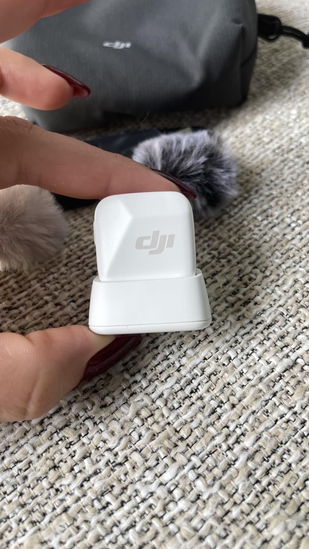 DJI Mic Mini Transmitter (Arctic White), Ultralight, Detail-Rich Audio | DJI OsmoAudio, Noise Cancelling, Wireless Microphone for Camera/iPhone/Android, Vlog, Streaming customer photo 2
