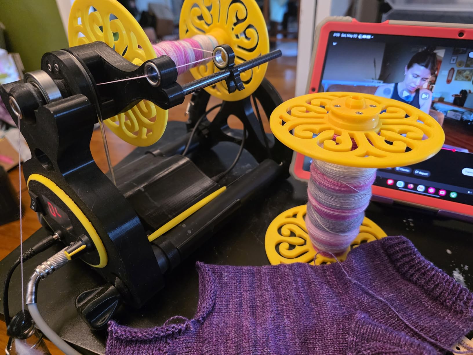 Electric Yarn Spinner Kit with Foot Controller & 3 Bobbins, Small Yarn Winder with Forward & Reverse customer photo 2