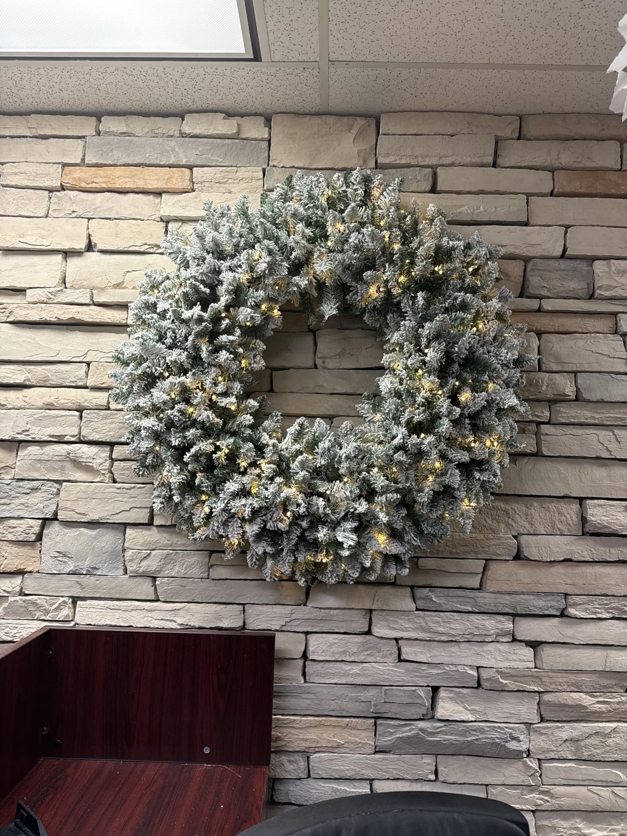 Best Choice Products 30in Large Flocked Artificial Pre-Lit Fir Christmas Wreath Holiday Accent Decoration w/ 100 2-in-1 LED Lights, 220 PVC Tips customer photo 2
