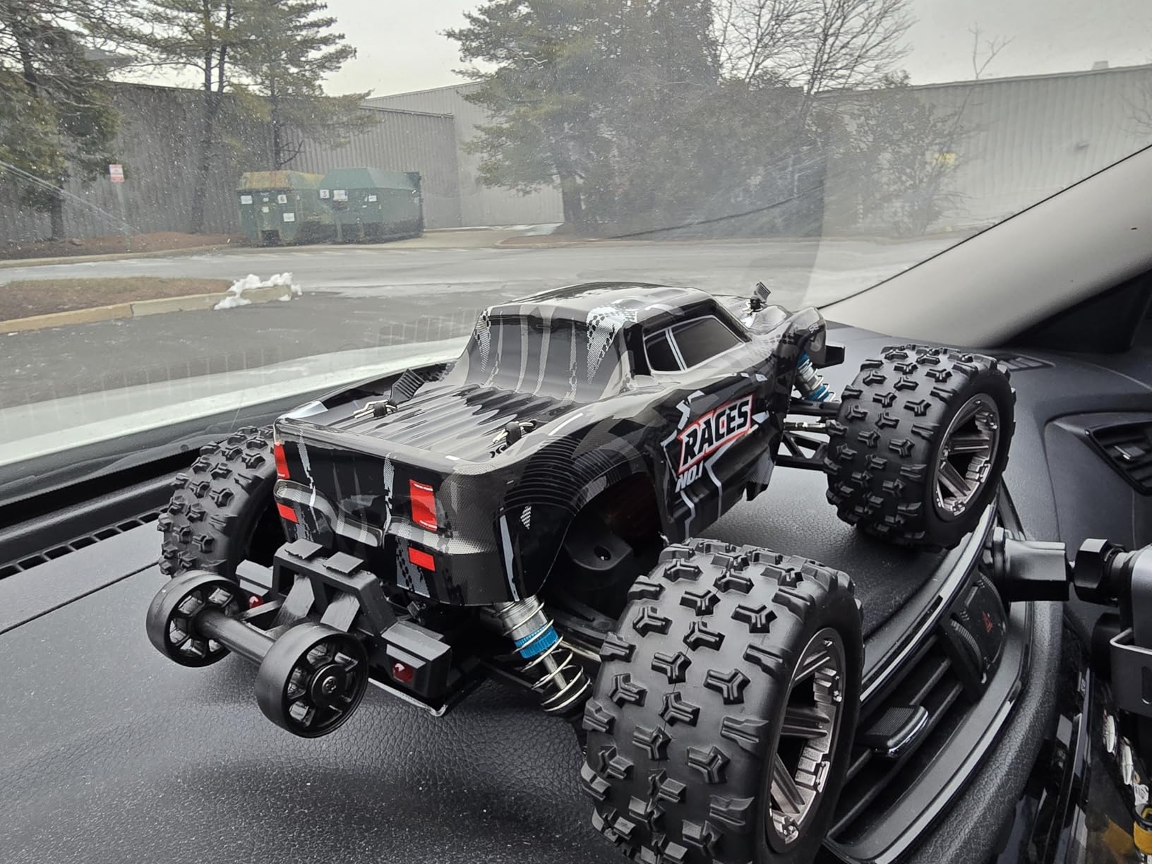 DEERC 8618 1/16 Fast Brushless RC Cars for Adults,4WD Remote Control Truck | Max 56mph,2 3S Lipo Batteries Electric Off-Road Waterproof RC Truck,4X4 High Speed Remote Control Car,All Terrain RC Truggy customer photo 2