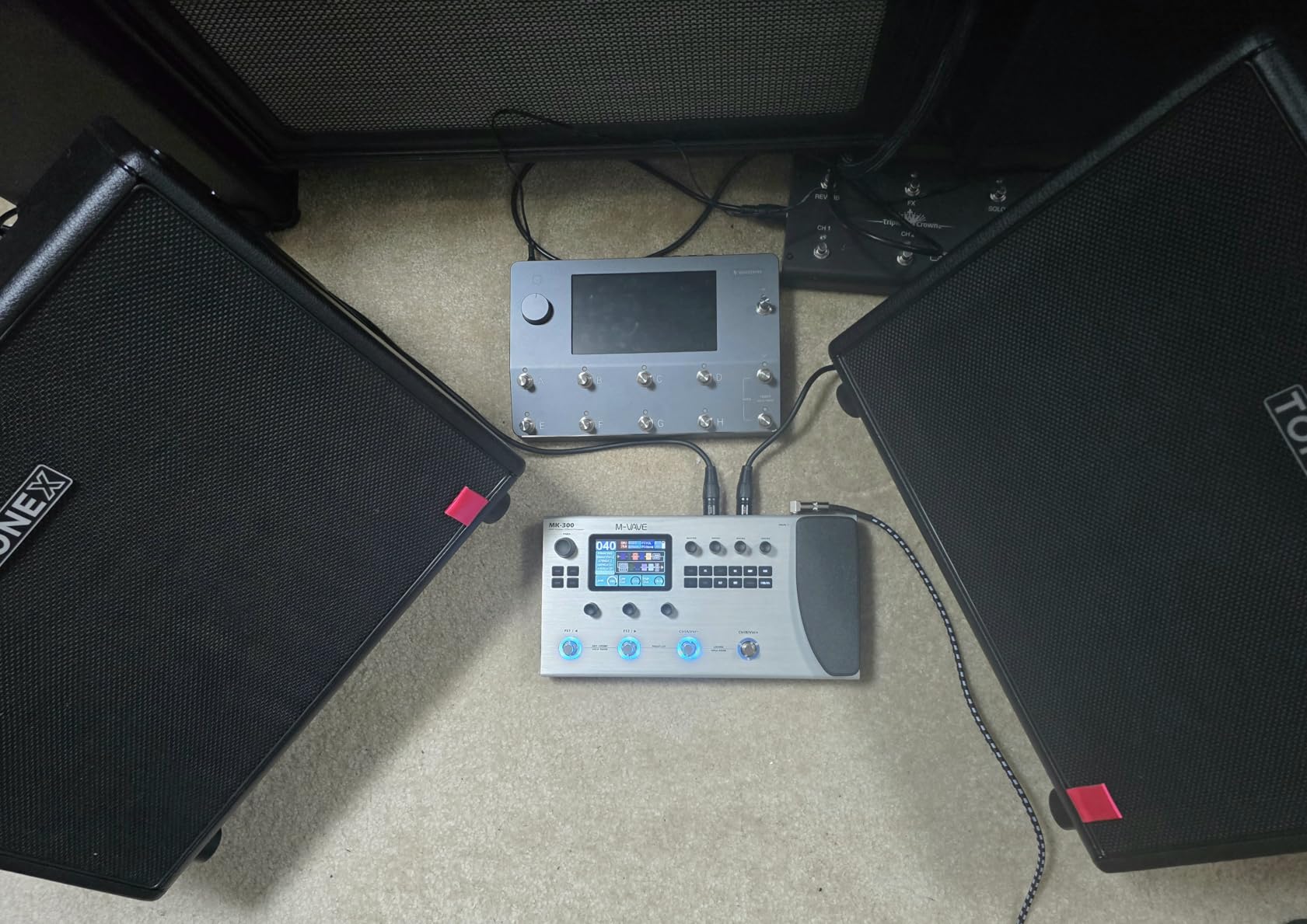 M-VAVE MK-300 Guitar Bass AMP Modeler & Effects Processor with 320+ Effects, 160 Presets, Looper, Drum Machine, USB/BT 10H Battery for Live/Recording customer photo 2