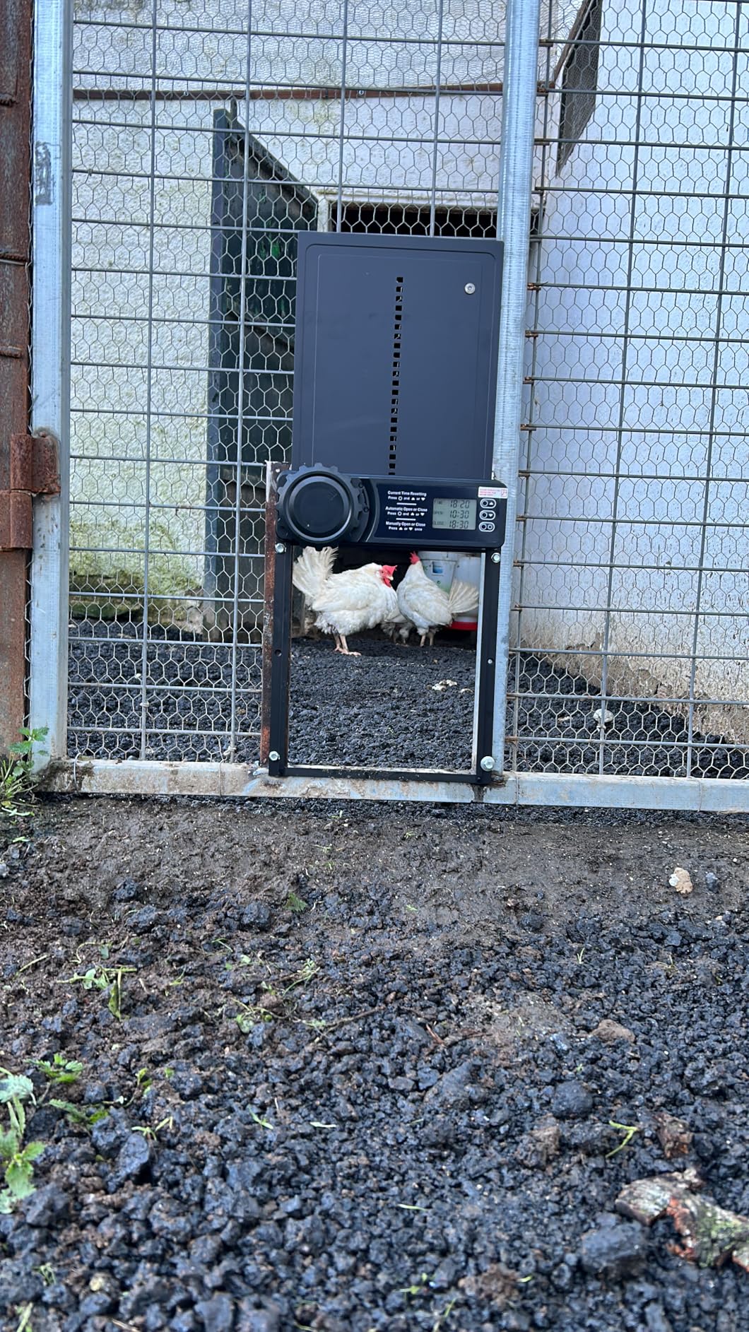 Automatic Chicken Coop Door with Timer and Remote Control, WiFi 1080P Camera Smart Roll-Up Auto Poultry Door, 7W Solar Powered, App Control, Anti-Pinch Safety, Predator Alarm customer photo 1