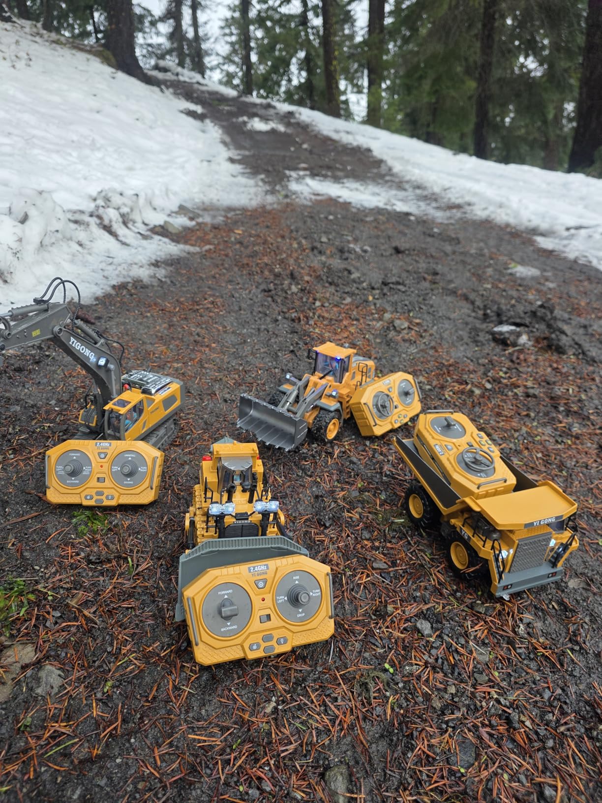 Remote Control Excavator (11-Channel), Dump Truck, Bulldozer, Loader (9-Channel), 2.4GHz Remote Control Construction Vehicles, Metal Construction, with Cool Lights and Sound Effects, 4-Pcs customer photo 1