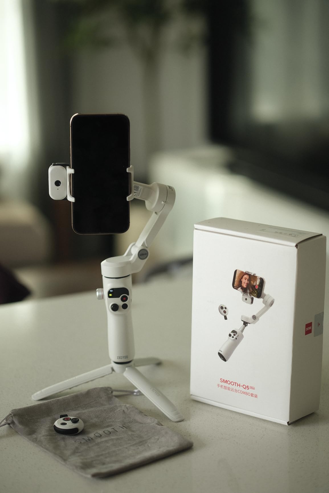 ZHIYUN Smooth Q5 Ultra Combo [Official] Gimbal Stabilizer for iPhone, Portable Foldable Phone Gimbal with Detachable Voice Remote Control, AI Tracker, Built-in Extension Rod, Fill Light, for Vlog customer photo 2