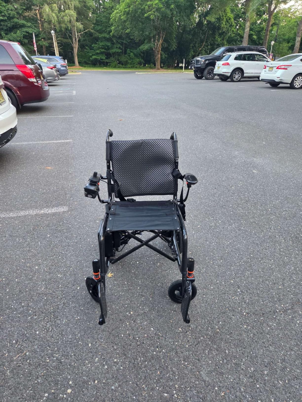 28lbs Ultralight Foldable 100% Carbon Fiber Electric Wheelchairs for Adults, FreeWink Rear Control 28 Miles Long Range Power Wheelchairs with 2 Lithium Batteries for All Terrain Airline Approved customer photo 1