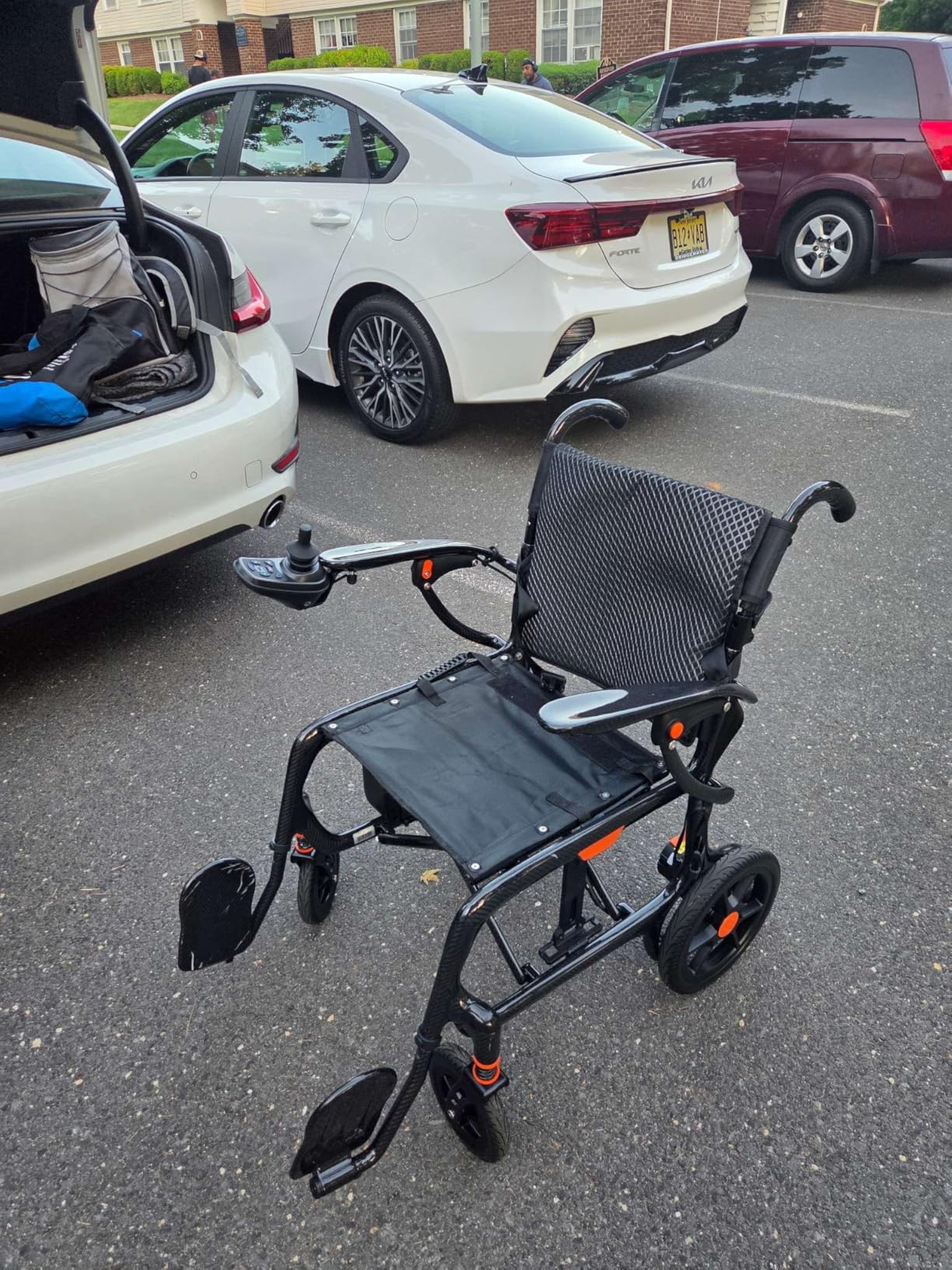 28lbs Ultralight Foldable 100% Carbon Fiber Electric Wheelchairs for Adults, FreeWink Rear Control 28 Miles Long Range Power Wheelchairs with 2 Lithium Batteries for All Terrain Airline Approved customer photo 2