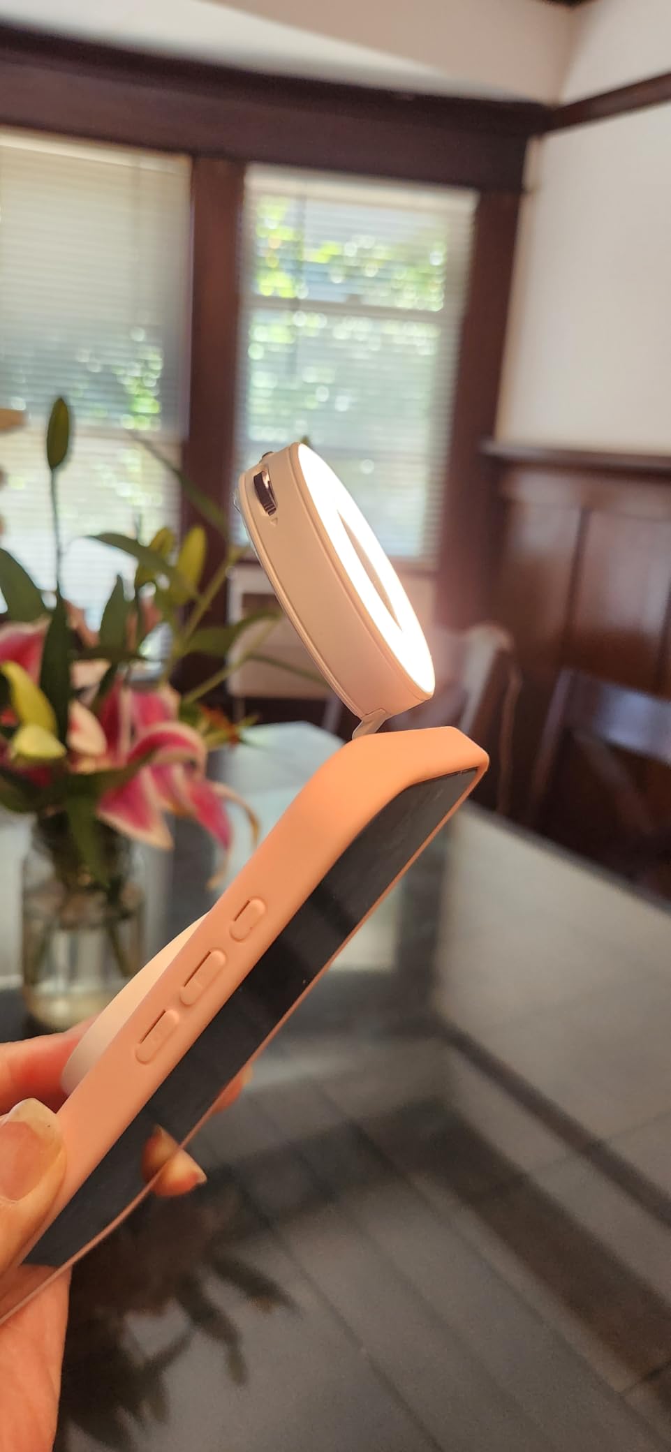 Ulanzi ML05 Magnetic Selfie Light, Mini Phone Light for iPhone Magsafe, 2500K-9000K Bi-color, Mirror & Phone Stand & Fill Lighting 3 in 1 customer photo 1