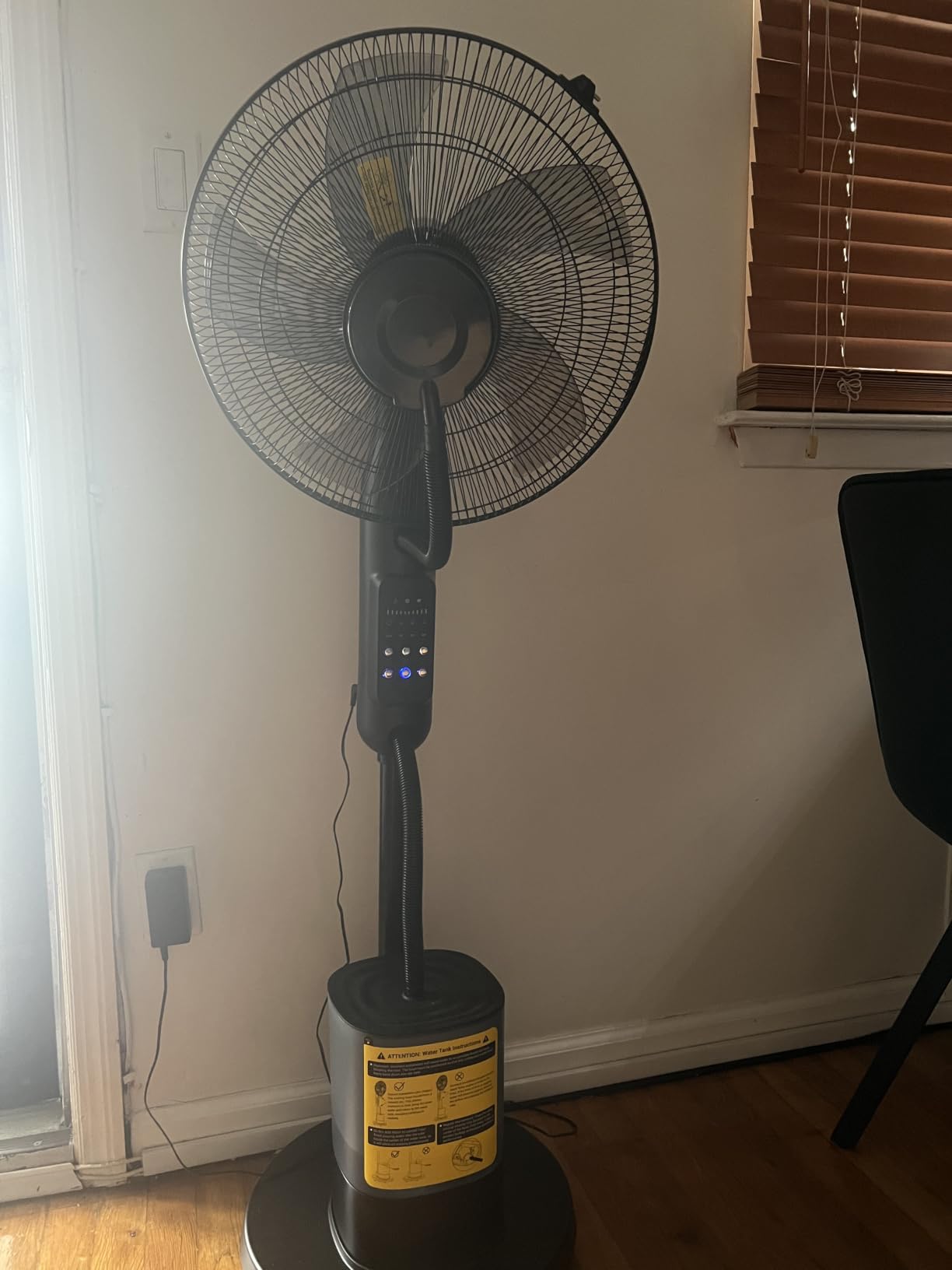 Misting Fan, 2026 Upgraded 4L Large Water Tank Mister Cooling Fan, 5 Speeds 3 Modes Misting Standing Fan, Floor Fan with Remote for Home, Bedroom, Patio, Outdoor customer photo 1