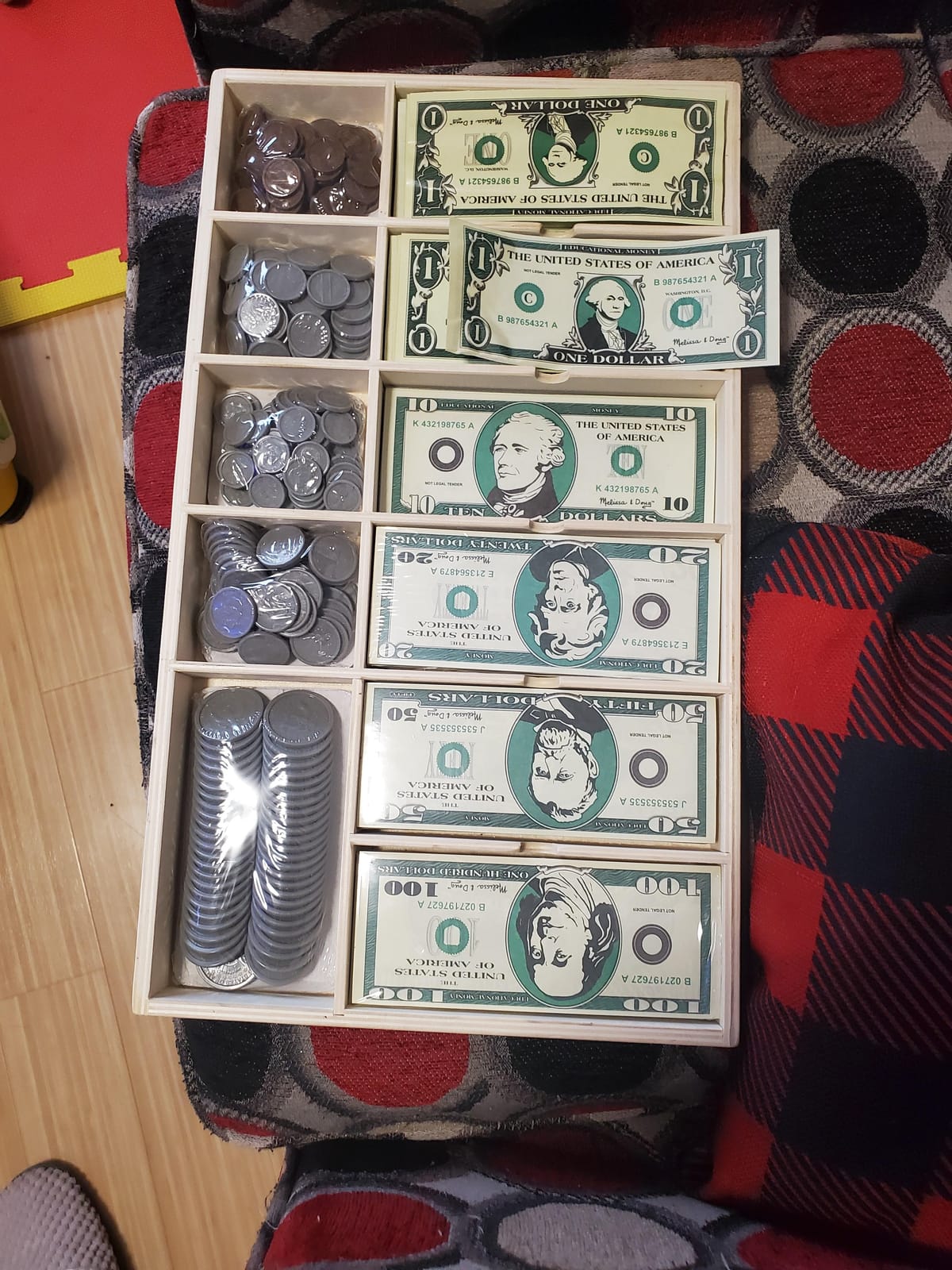 Melissa & Doug Play Money Set - Educational Toy with Paper Bills and Plastic Coins (50 of Each Denomination) and Wooden Cash Drawer for Storage customer photo 1