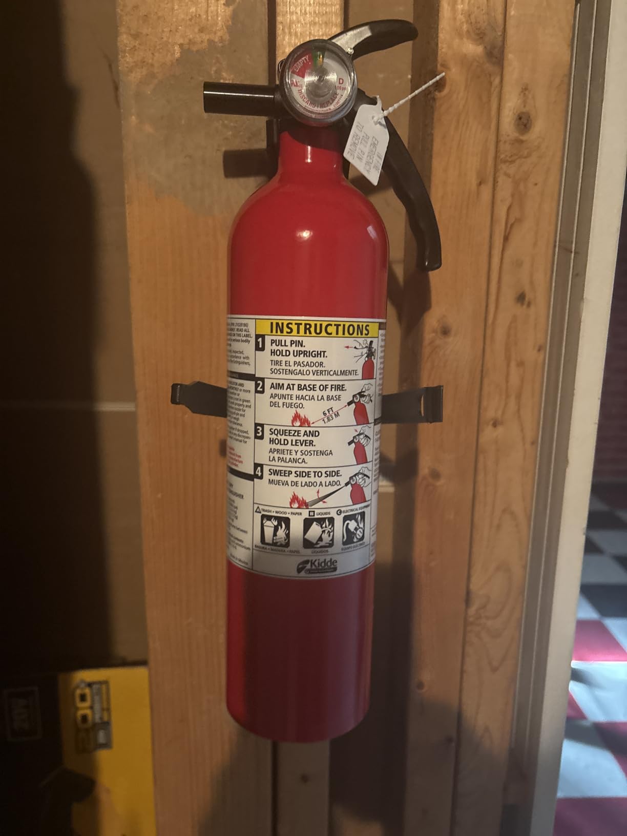 Kidde Basic 110 Fire Extinguisher for Home, 1-A:10-B:C, FA110G, 1 Pack customer photo 2