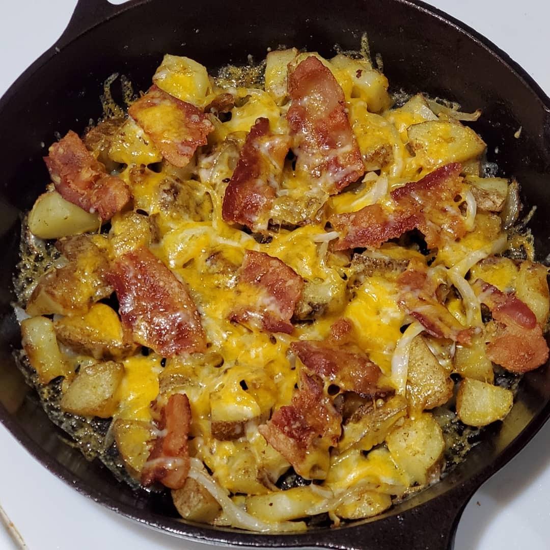 Pre-Seasoned Cast Iron Skillet, PFAS-Free, 10.25 Inches customer photo 1