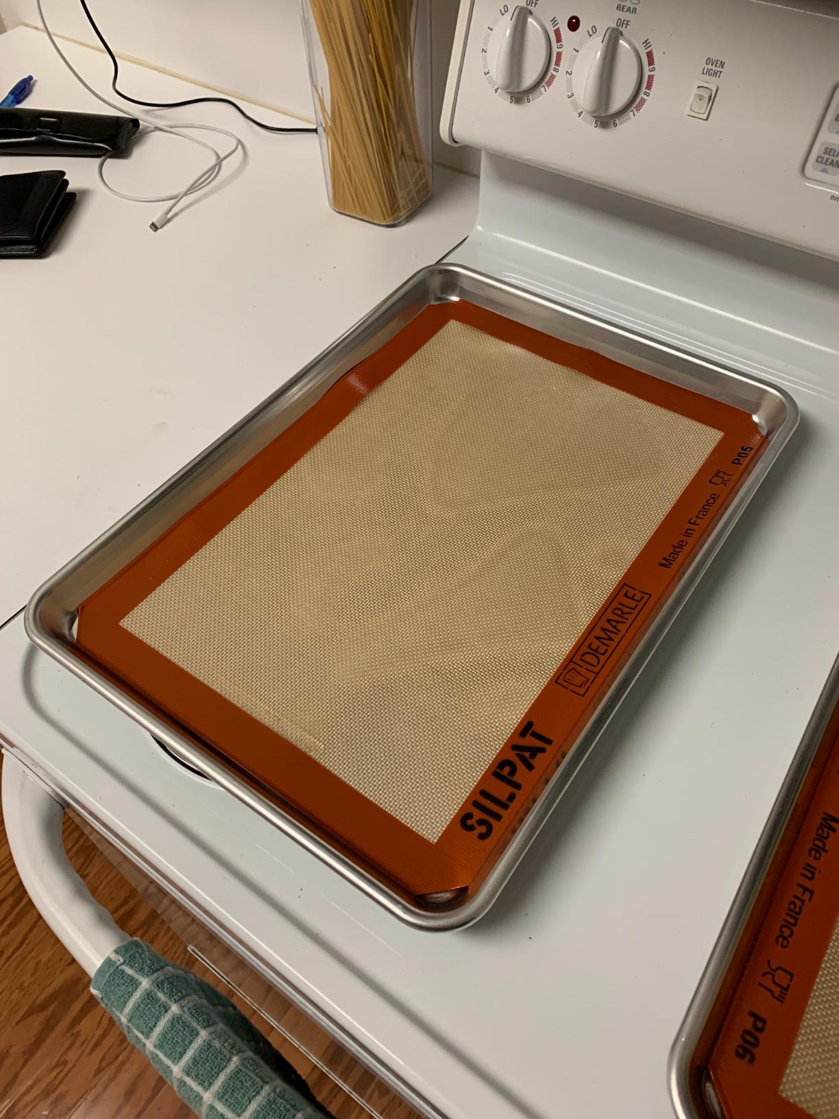 Silpat Premium Non-Stick Silicone Baking Mat, Half Sheet Size, 11-5/8 x 16-1/2, Orange customer photo 1