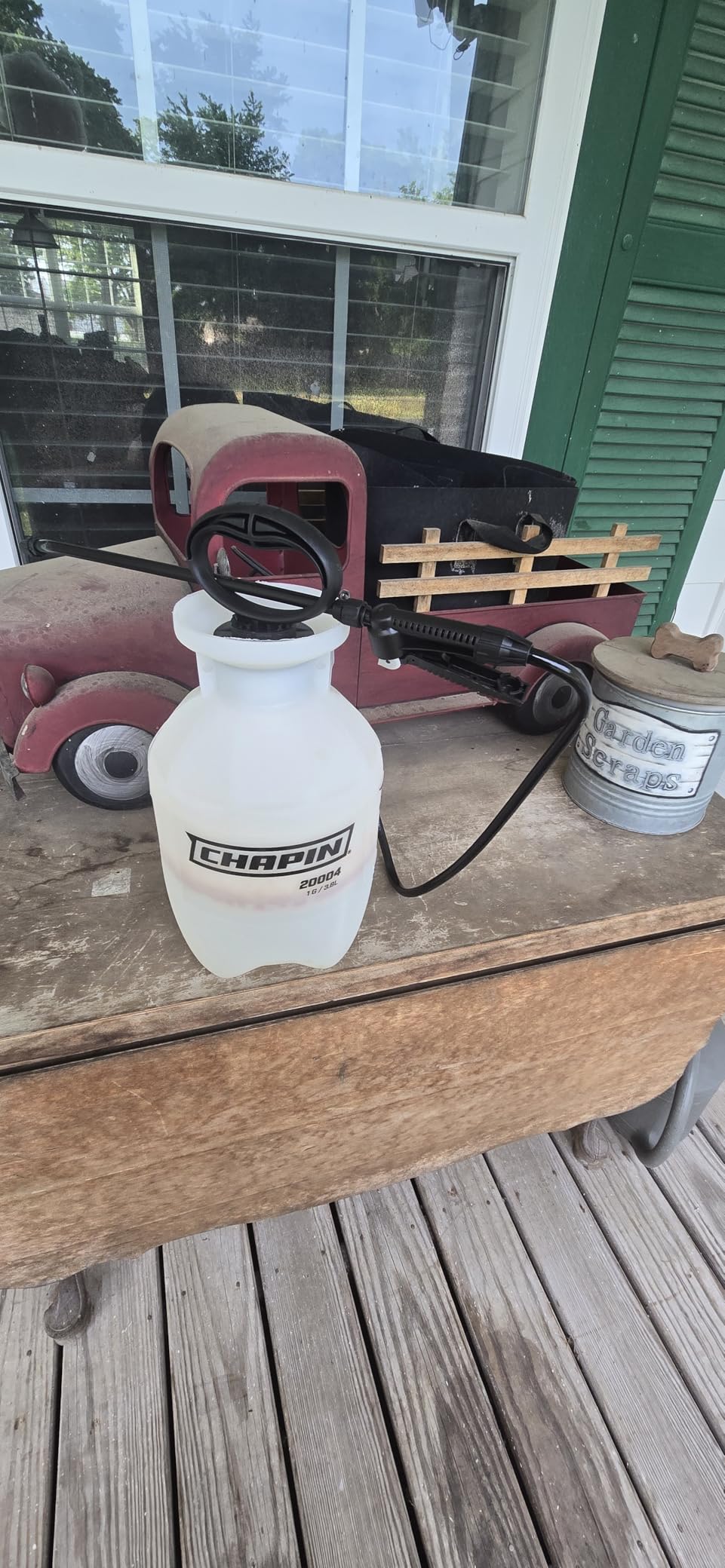 CHAPIN 1-Gallon Pump Sprayer, Easy Use for Home & Garden | Durable lightweight tank; ideal for weed control, plant care and cleaning with adjustable nozzle, long hose and easy pump customer photo 1