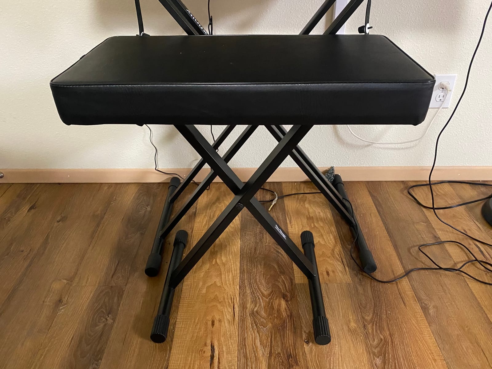 OnStage KT7800+ Deluxe X-Style Keyboard Bench (Portable, Folding, Seating for Keyboards, Synths, Organs, Digital Pianos, Height Adjustable, Padded, Cushioned, Metal Base, Nonslip Rubber Feet, Black) customer photo 1