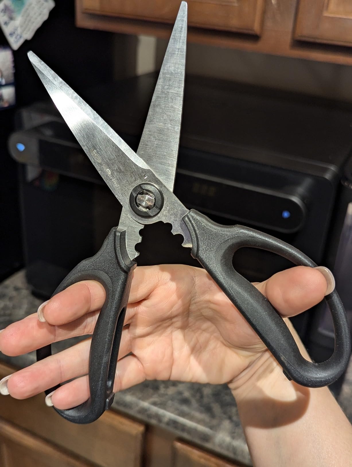 OXO Good Grips Multi-Purpose Kitchen Shears and Herb Scissors | Soft Grip Handles, Stainless Steel Serrated Blades, Cuts Herbs, Poultry, Carboard & Meat, Easy to Clean customer photo 2