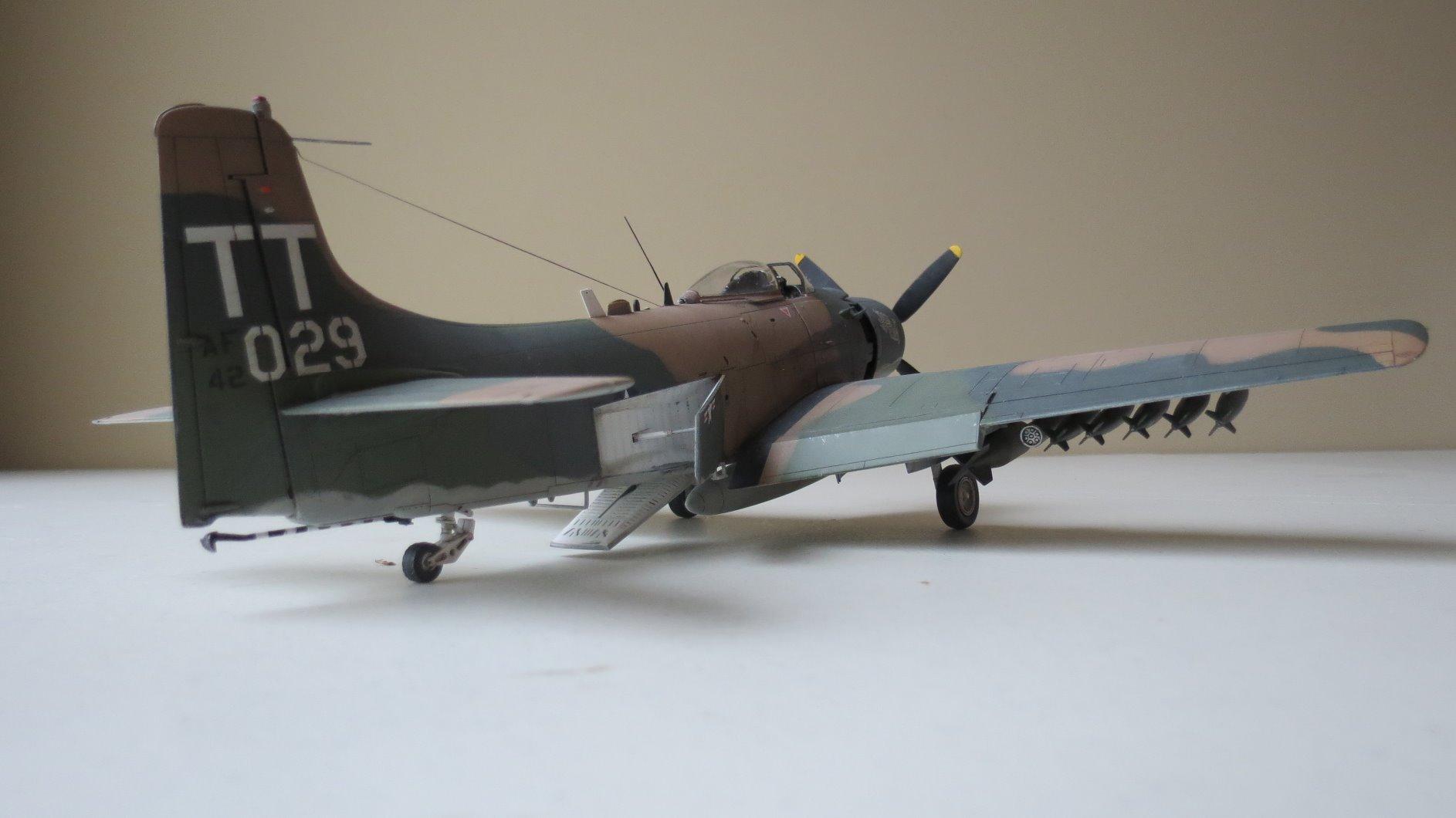 61073 1/48 Douglas A-1J Skyraider USAF Plastic Model Airplane Kit customer photo 2