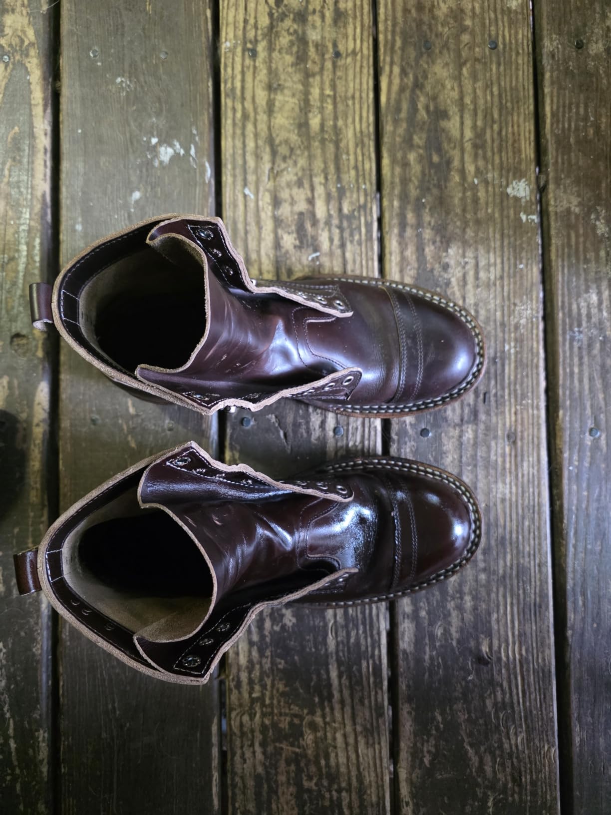 Huberd's Shoe Grease - Leather Conditioner & Waterproofer Since 1921 | 7.5 oz can. Beeswax & pine tar formula. Waterproofs, conditions & softens boots, shoes, saddles, bags, and leather gear. customer photo 1