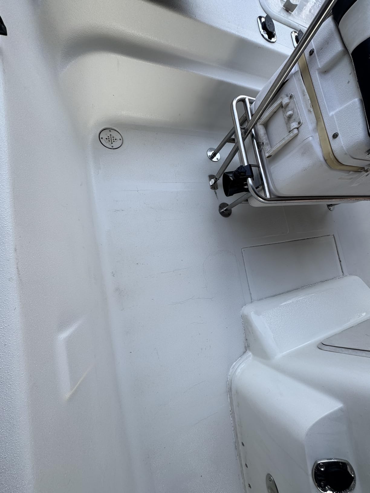 STAR BRITE Non-Skid Deck Cleaner & Protectant - Lift Dirt & Stains From Fiberglass, Painted Surfaces, More, 32oz (085032) customer photo 2