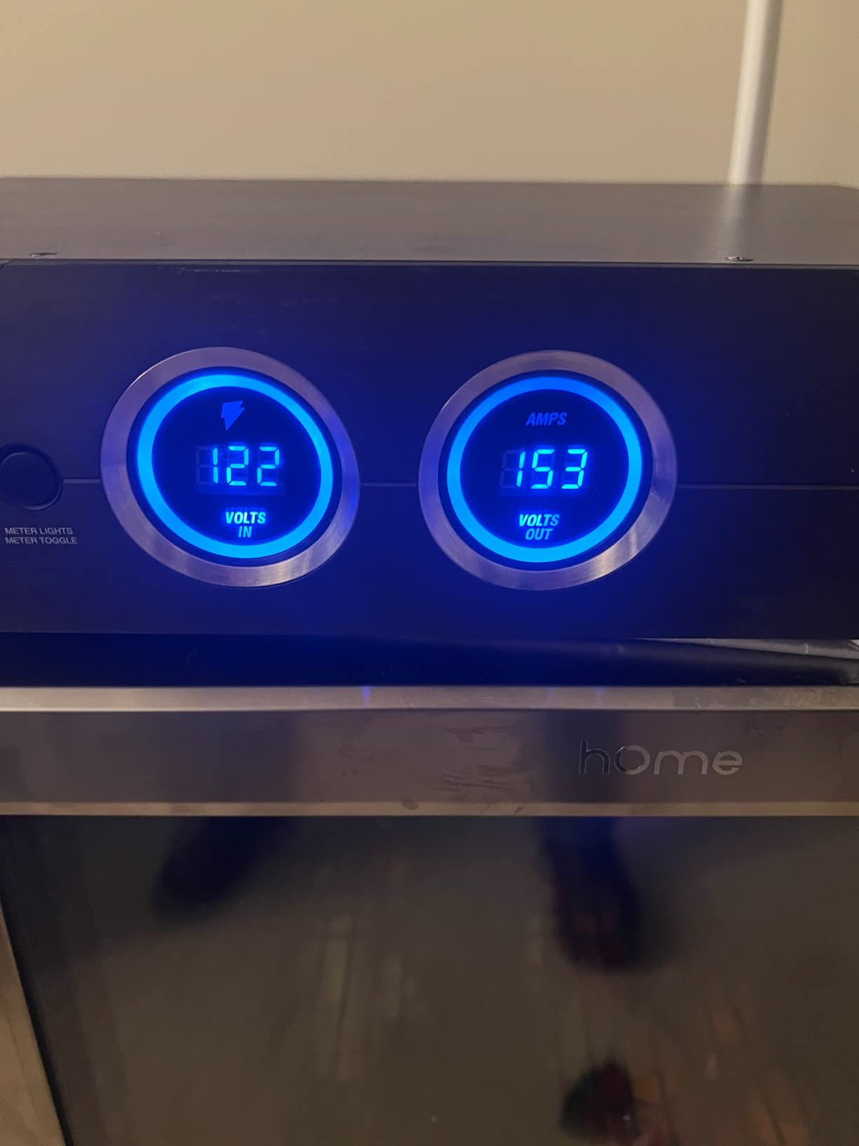 Panamax M5400-PM Power Conditioner with Voltage Regulation | 11 outlets, voltage regulation, AVM, Level 4+ filtration, 5 isolated banks, 2RU, 15A, 330V customer photo 1