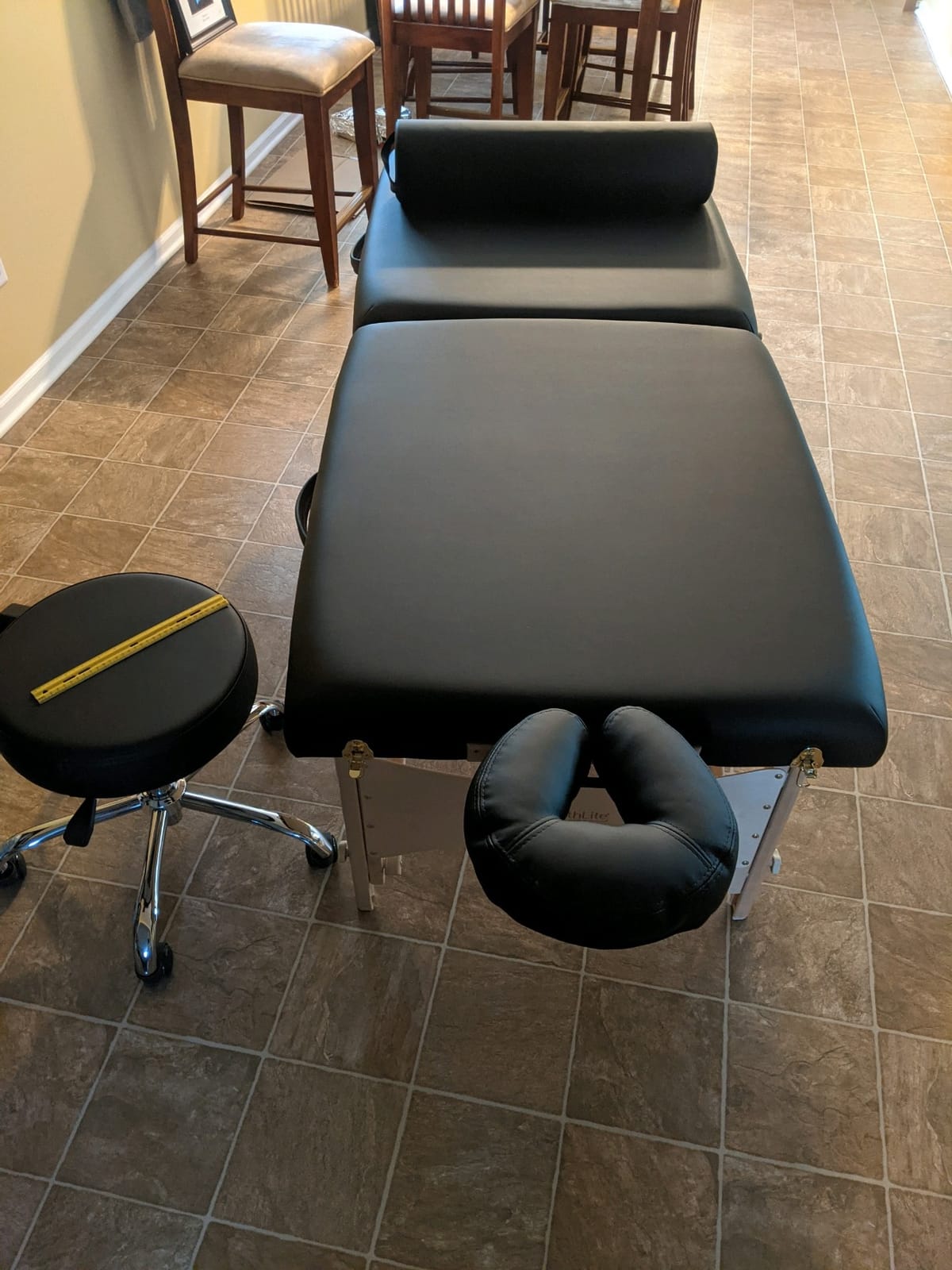 EARTHLITE Pneumatic Massage Salon Drafting Stool - No Leaking (vs. Hydraulic), Adjustable, Rolling, CFC-Free / Medical Spa Facial Chair customer photo 1