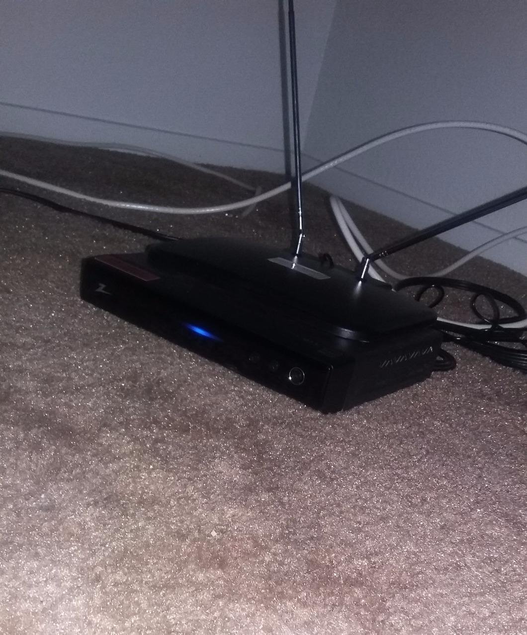 Zenith DTT901 Digital TV Tuner Converter Box with Analog Pass-Through customer photo 2