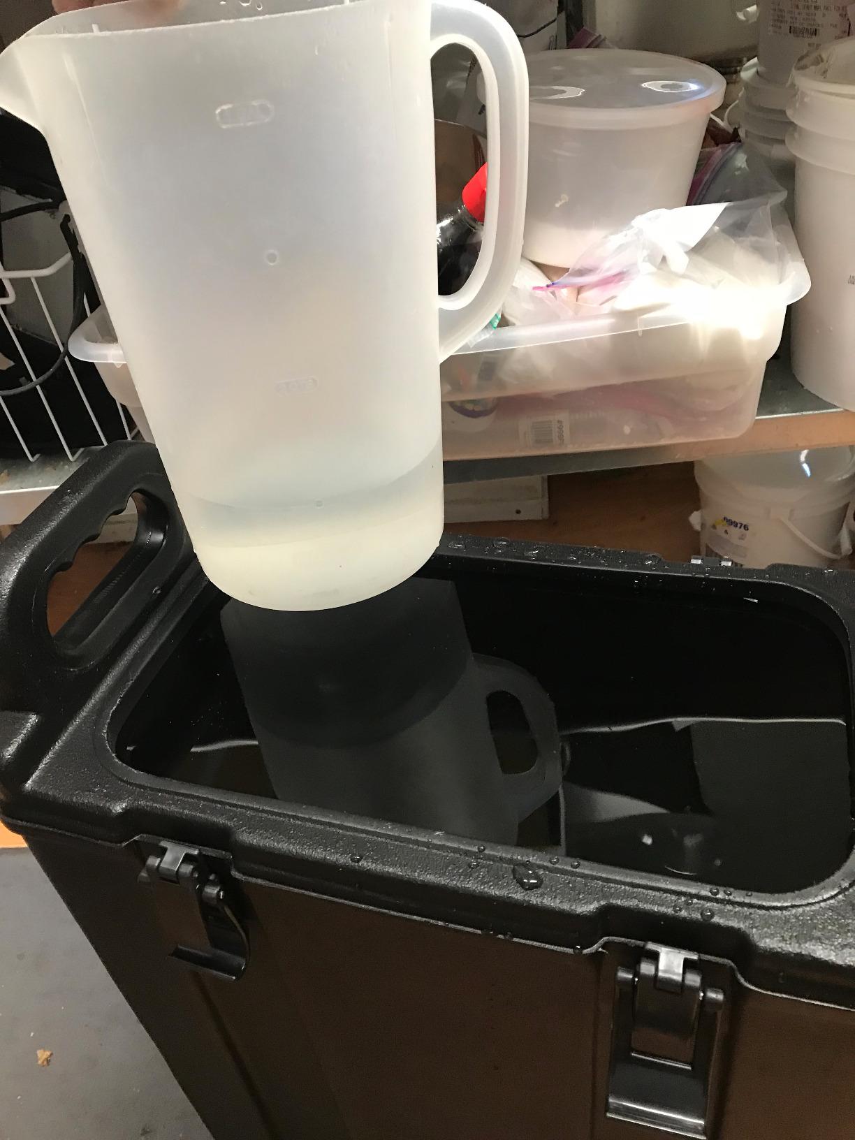 Carlisle FoodService Products Cateraide Insulated Beverage Dispenser with Handles for Catering, Events, Kitchens, And Restaurants, Plastic, 5 Gallons, Black customer photo 1