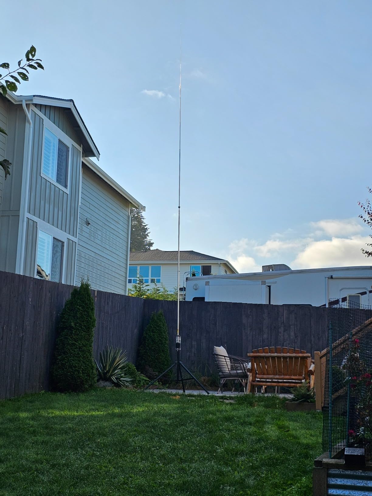 Comet CHA-250HD All Band Vertical Base Antenna 3.5-57 MHz Wideband HF/VHF/UHF Fiberglass Antenna 250W PEP with Transformer Matching Network - 23 Feet Weather-Resistant Design customer photo 1
