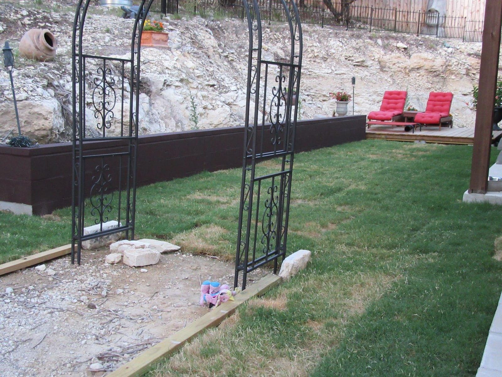 Plow & Hearth Arch Metal Outdoor Garden Arbor | Montebello | 7 Feet Tall | Steel Iron Trellis Lattice for Climbing Plants & Heavy Vines | Wedding Outdoor Patio Decor customer photo 1
