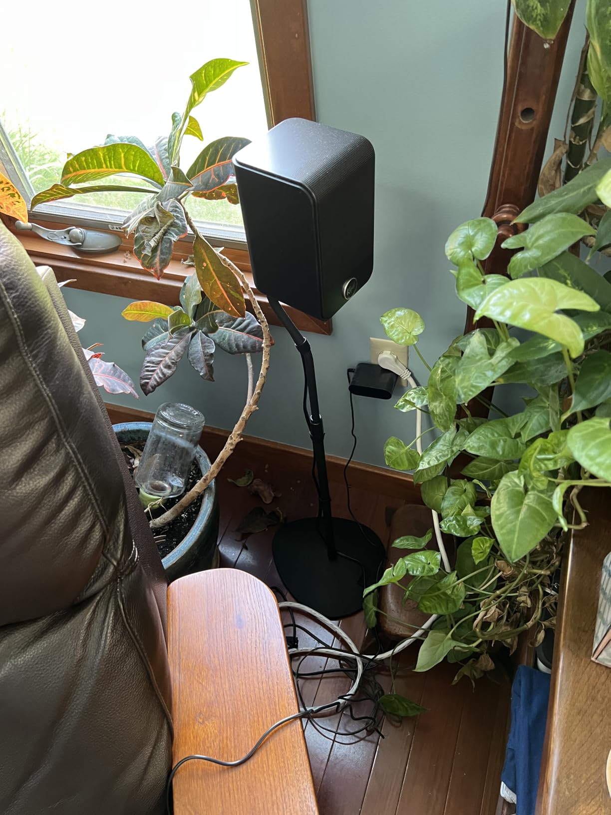 SANUS Speaker Stands Pair for Satellite & Bookshelf Speakers up to 3.5lbs - 10