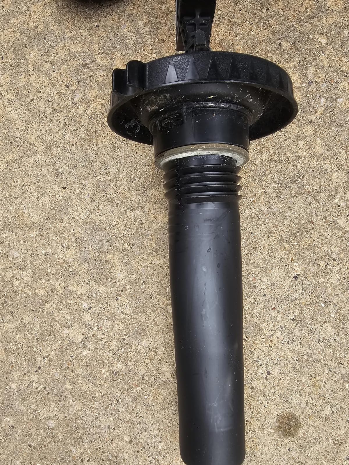 Roundup 190260 2-Gallon Lawn and Garden Sprayer for Controlling Insects and Weeds or Cleaning Decks and Siding customer photo 2