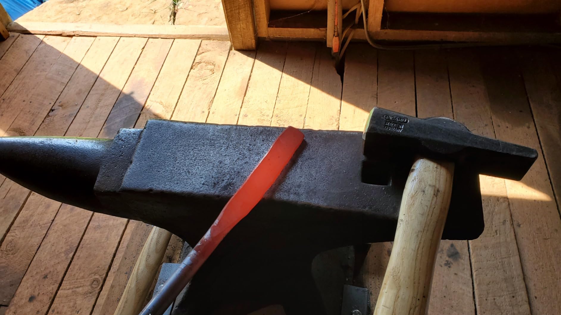 Picard Blacksmith Hammer 1000g - Swedish Pattern, Cross Peen Hammer, Forged Alloyed Steel Head, Chamfered Edges, Black Powder Coated, Dual Curved Ash Handle - 0000811-1000 customer photo 1