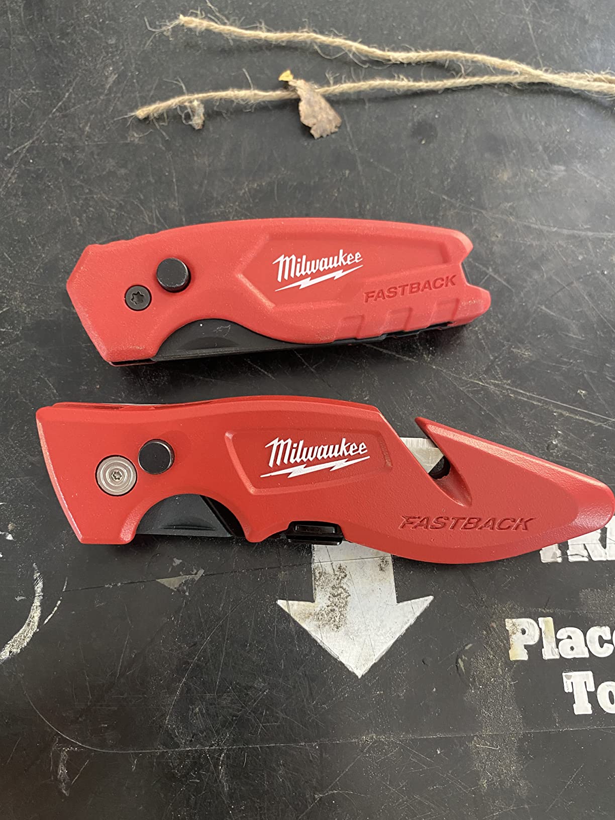 Milwaukee 48-22-1901 Fastback Press and Flip Utility Knife with Belt Clip and Onboard Wire Stripping customer photo 1