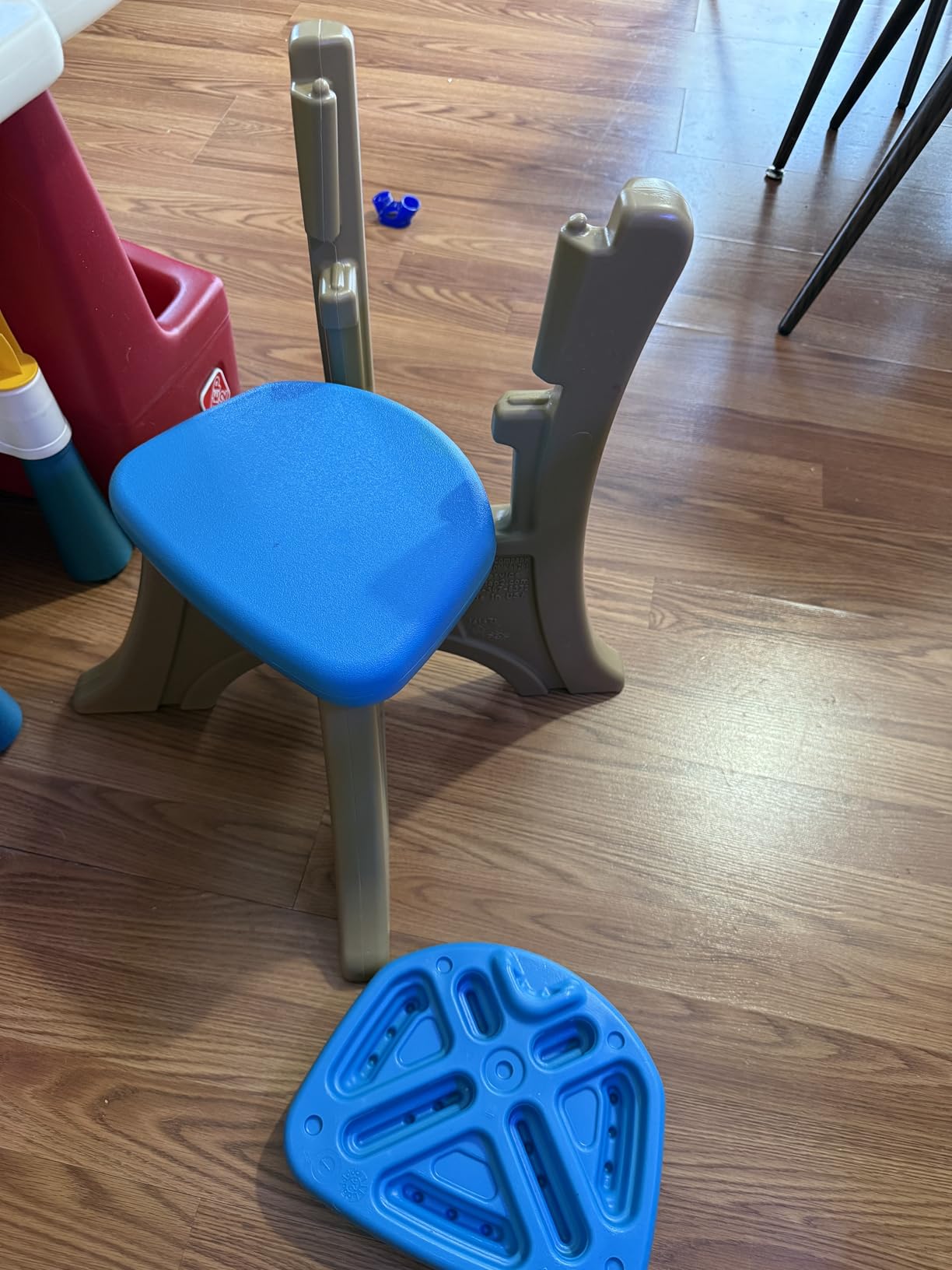 Step2 Deluxe Art Master Desk, Kids Activity Table & Chair, Arts & Crafts Desk, Made of Durable Plastic, For Toddlers 3+ Years Old customer photo 1
