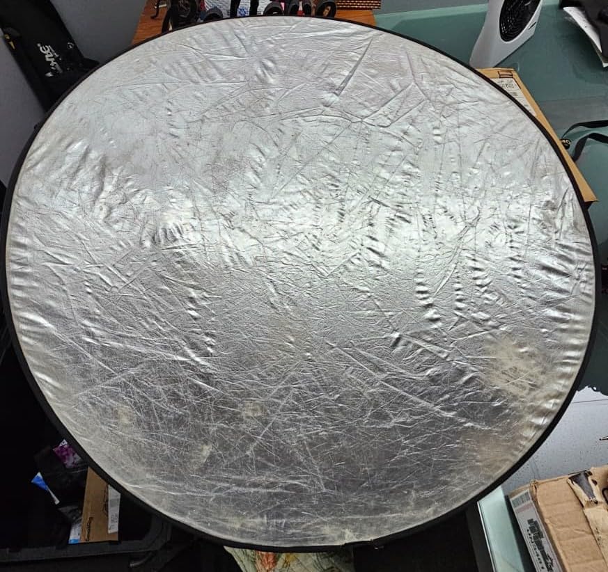 NEEWER 22 Inch/60 Centimeter Light Reflector Light Diffuser 5 in 1 | Multi Disc with Bag, Translucent, Silver, Gold, White, and Black, for Studio Photography Lighting and Outdoor Lighting customer photo 2