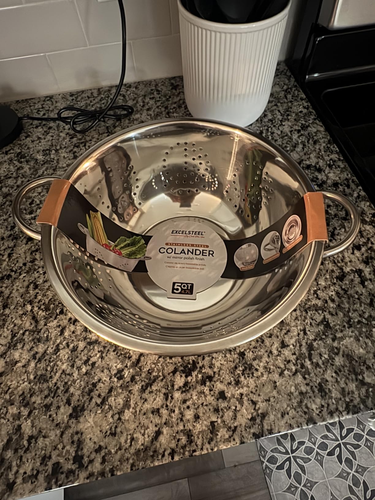EXCELSTEEL Heavy Duty Stainless Steel Colander 5 Qt | Easy Grip Handles | Self-Draining Base | Mirror Polished | Dishwasher Safe | Pack of 1 customer photo 1