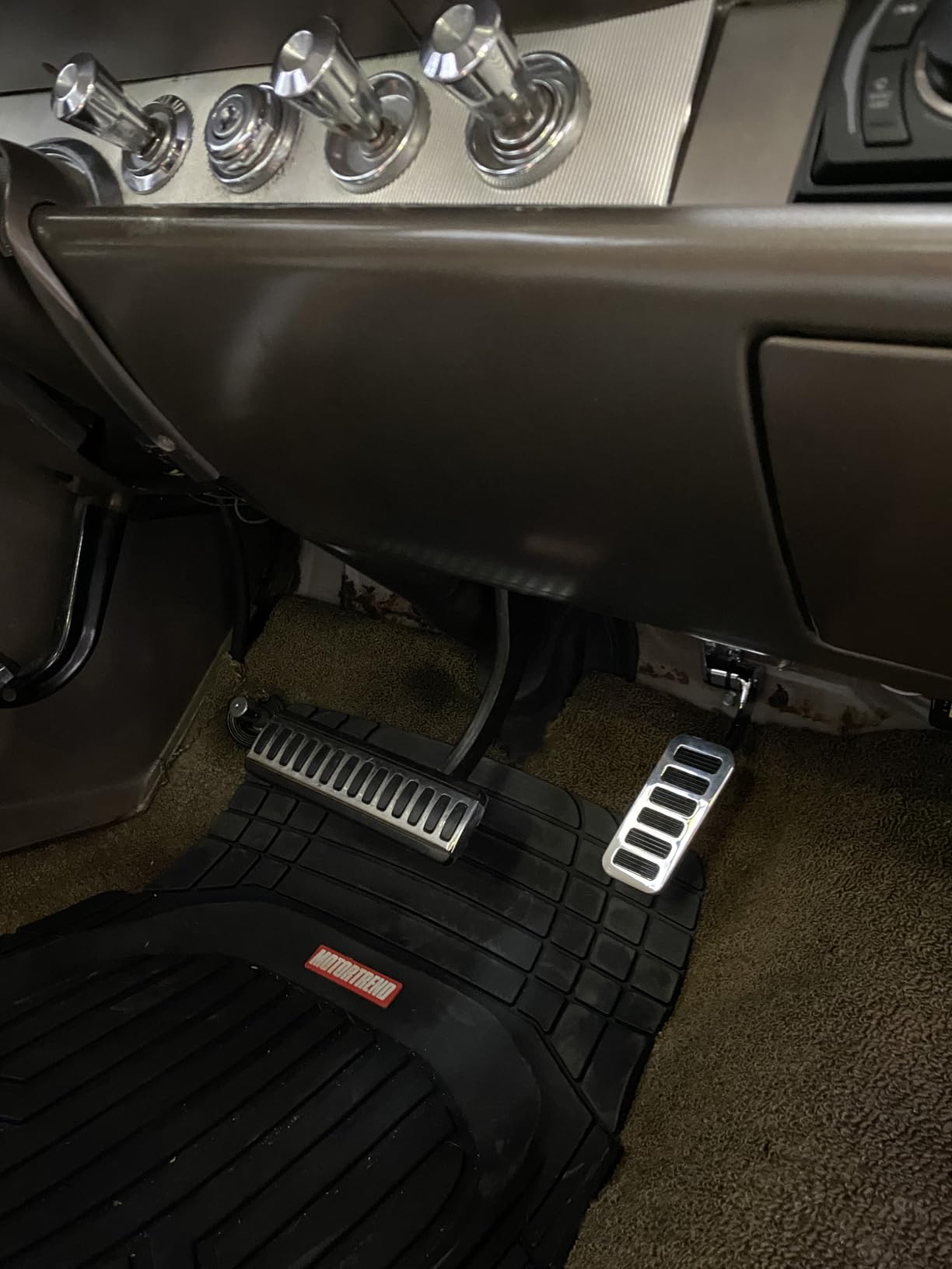 Polished Billet Aluminum Street Throttle Gas Pedal – Universal Fit – Firewall Mount – Non-Slip Grip – 2
