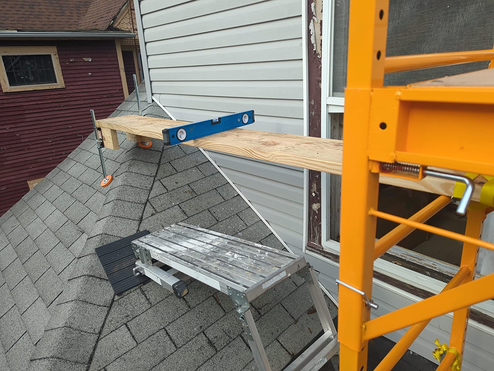 Xtenda-Leg® Ladder Leveler for Extension Ladders, Rubber Feet, 1 Pair customer photo 1