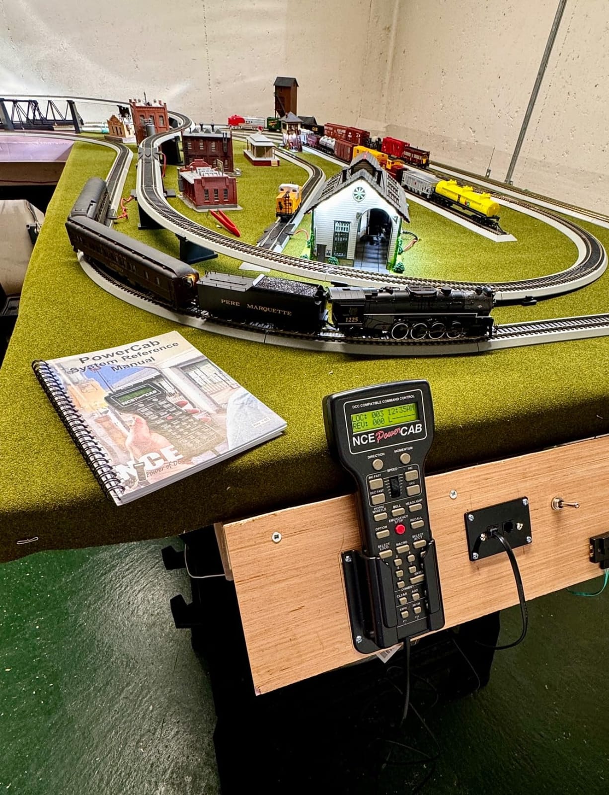 NCE Power Cab DCC Starter Set NCE5240025 customer photo 1