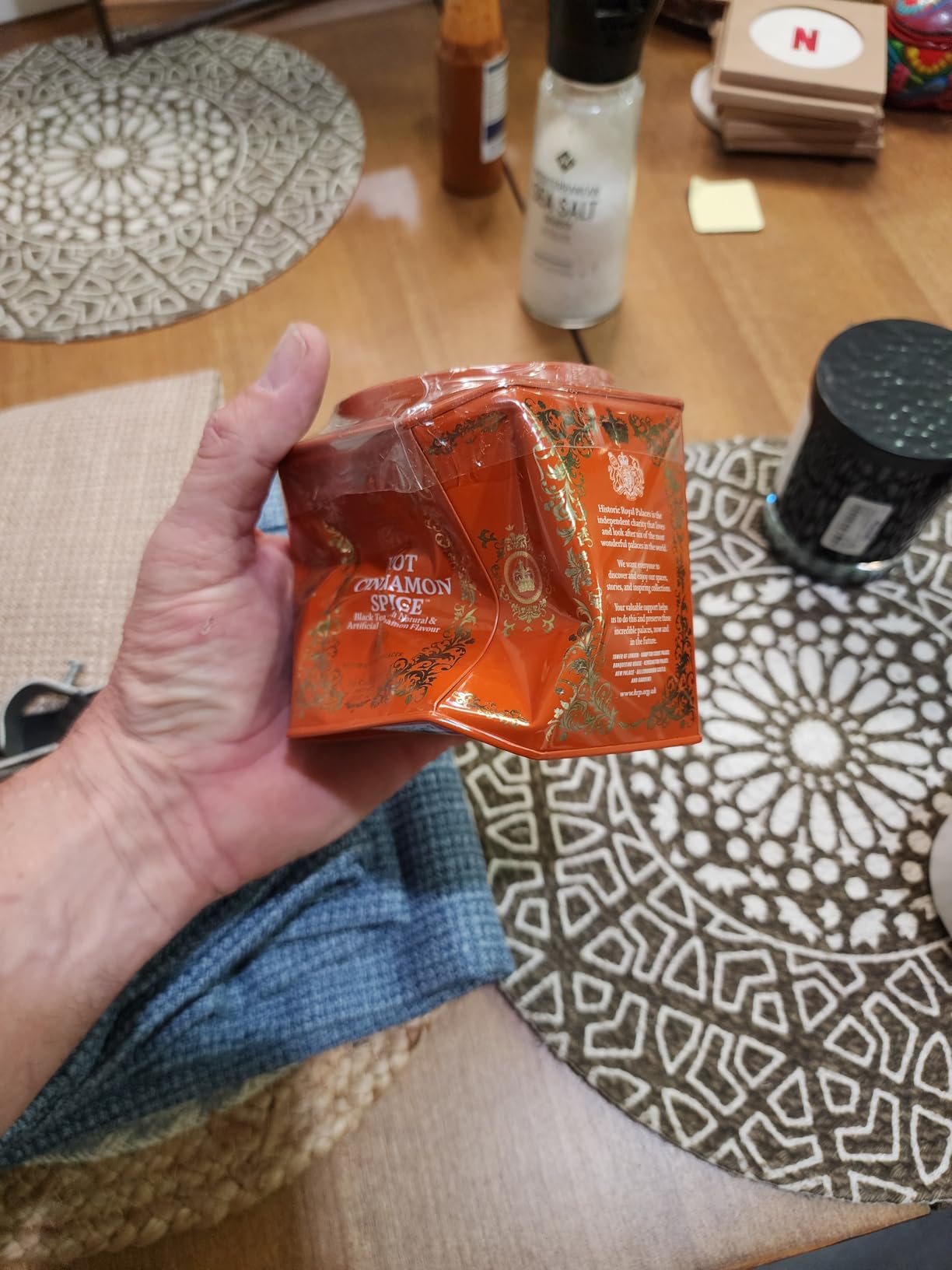 Harney & Sons Hot Cinnamon Spice Black Tea, 30 Sachets in Tin with Cinnamon, Orange Peel and Cloves customer photo 2
